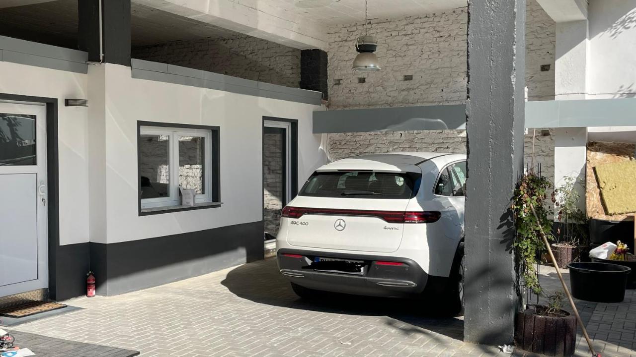 Ferienwohnung Oase im Hinterhofhaus,Terrasse, Fahrräder, Parkplatz, Ruhe, Netfilx Duisburg Exterior foto