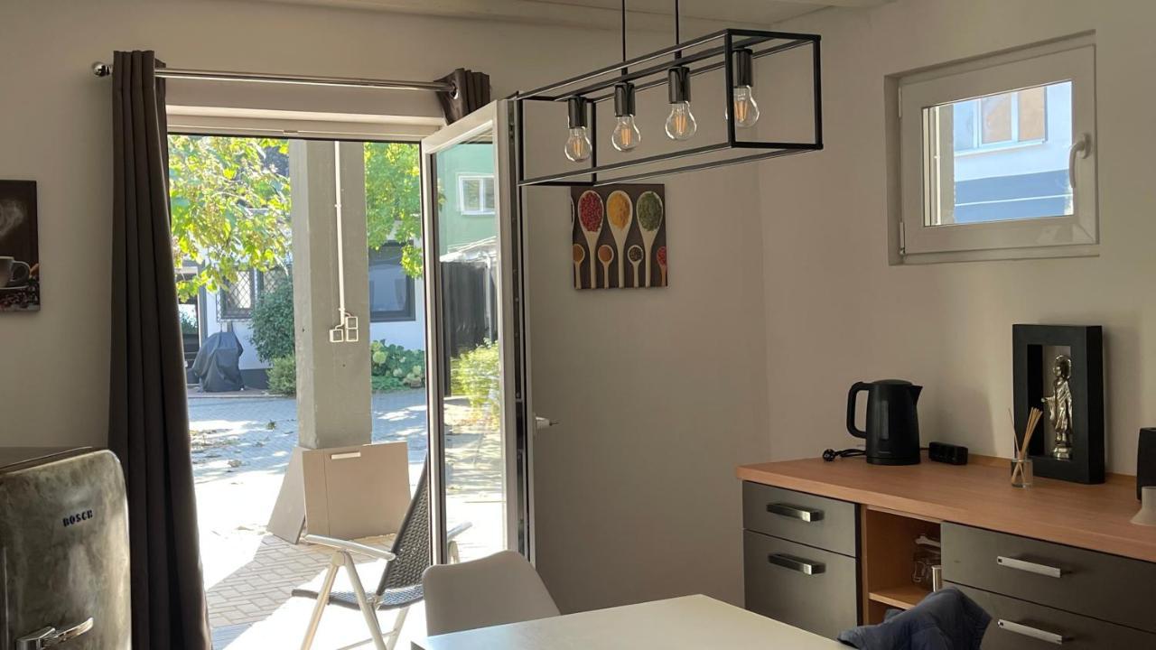 Ferienwohnung Oase im Hinterhofhaus,Terrasse, Fahrräder, Parkplatz, Ruhe, Netfilx Duisburg Exterior foto