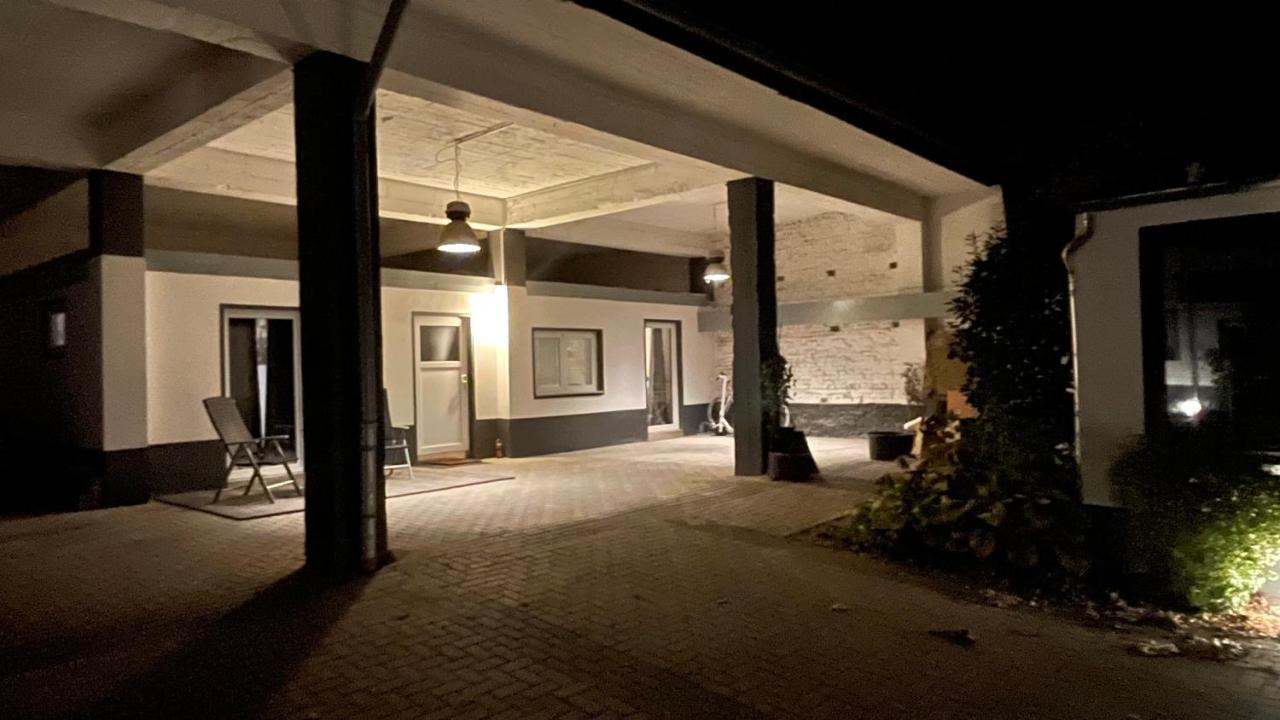 Ferienwohnung Oase im Hinterhofhaus,Terrasse, Fahrräder, Parkplatz, Ruhe, Netfilx Duisburg Exterior foto