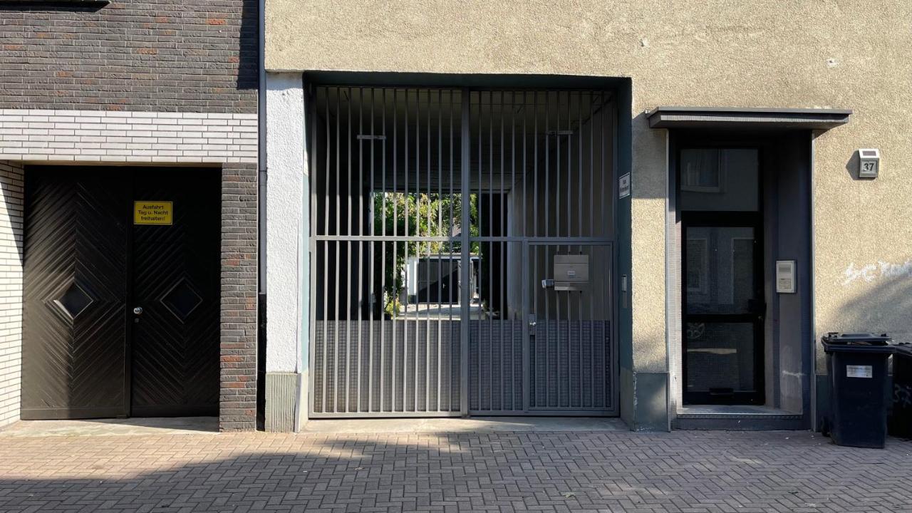 Ferienwohnung Oase im Hinterhofhaus,Terrasse, Fahrräder, Parkplatz, Ruhe, Netfilx Duisburg Exterior foto
