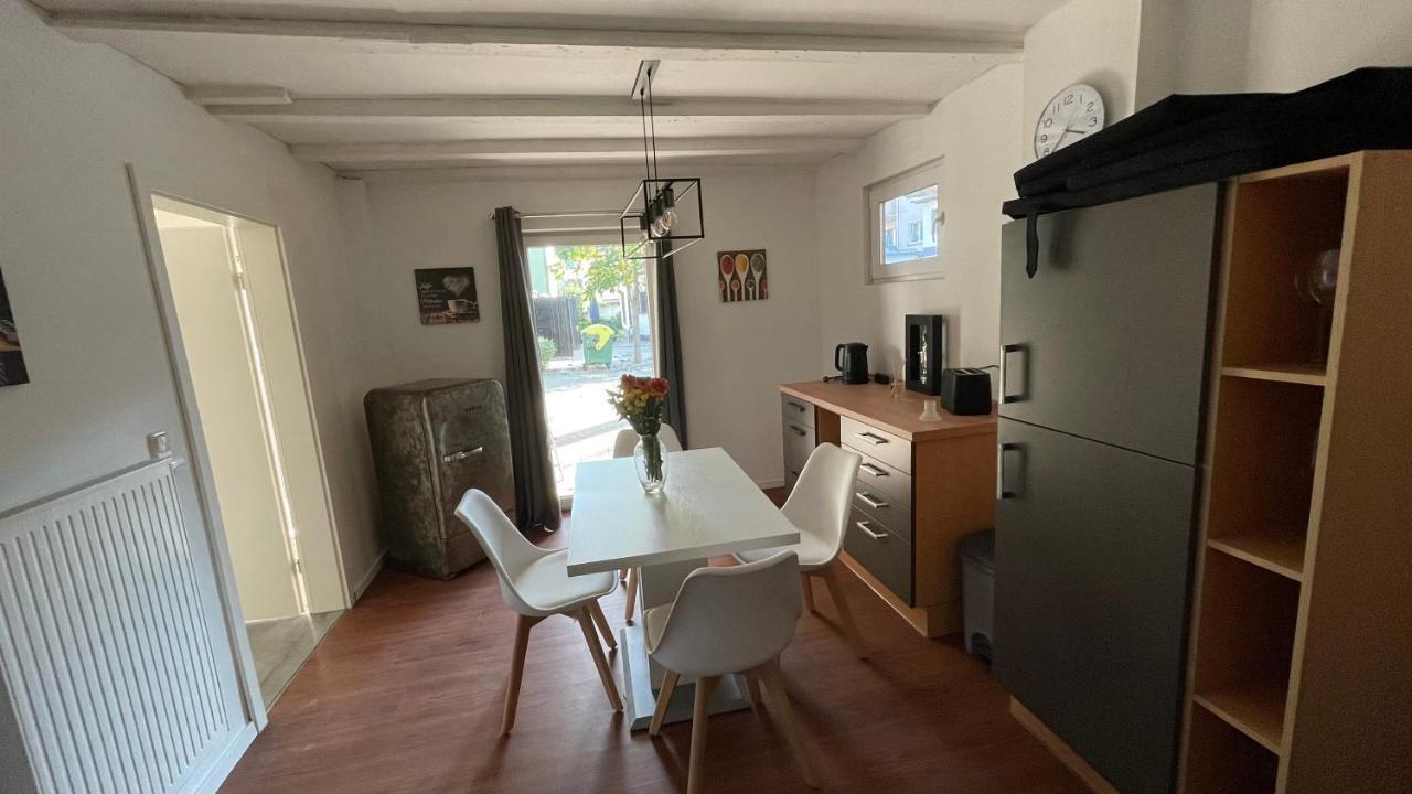 Ferienwohnung Oase im Hinterhofhaus,Terrasse, Fahrräder, Parkplatz, Ruhe, Netfilx Duisburg Exterior foto