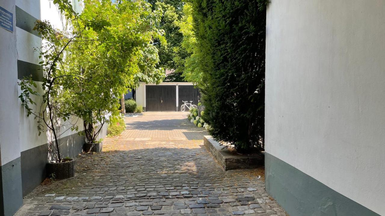 Ferienwohnung Oase im Hinterhofhaus,Terrasse, Fahrräder, Parkplatz, Ruhe, Netfilx Duisburg Exterior foto