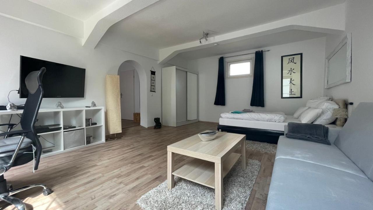 Ferienwohnung Oase im Hinterhofhaus,Terrasse, Fahrräder, Parkplatz, Ruhe, Netfilx Duisburg Exterior foto