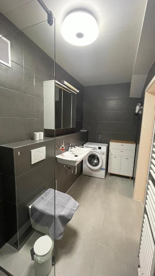 Ferienwohnung Oase im Hinterhofhaus,Terrasse, Fahrräder, Parkplatz, Ruhe, Netfilx Duisburg Exterior foto
