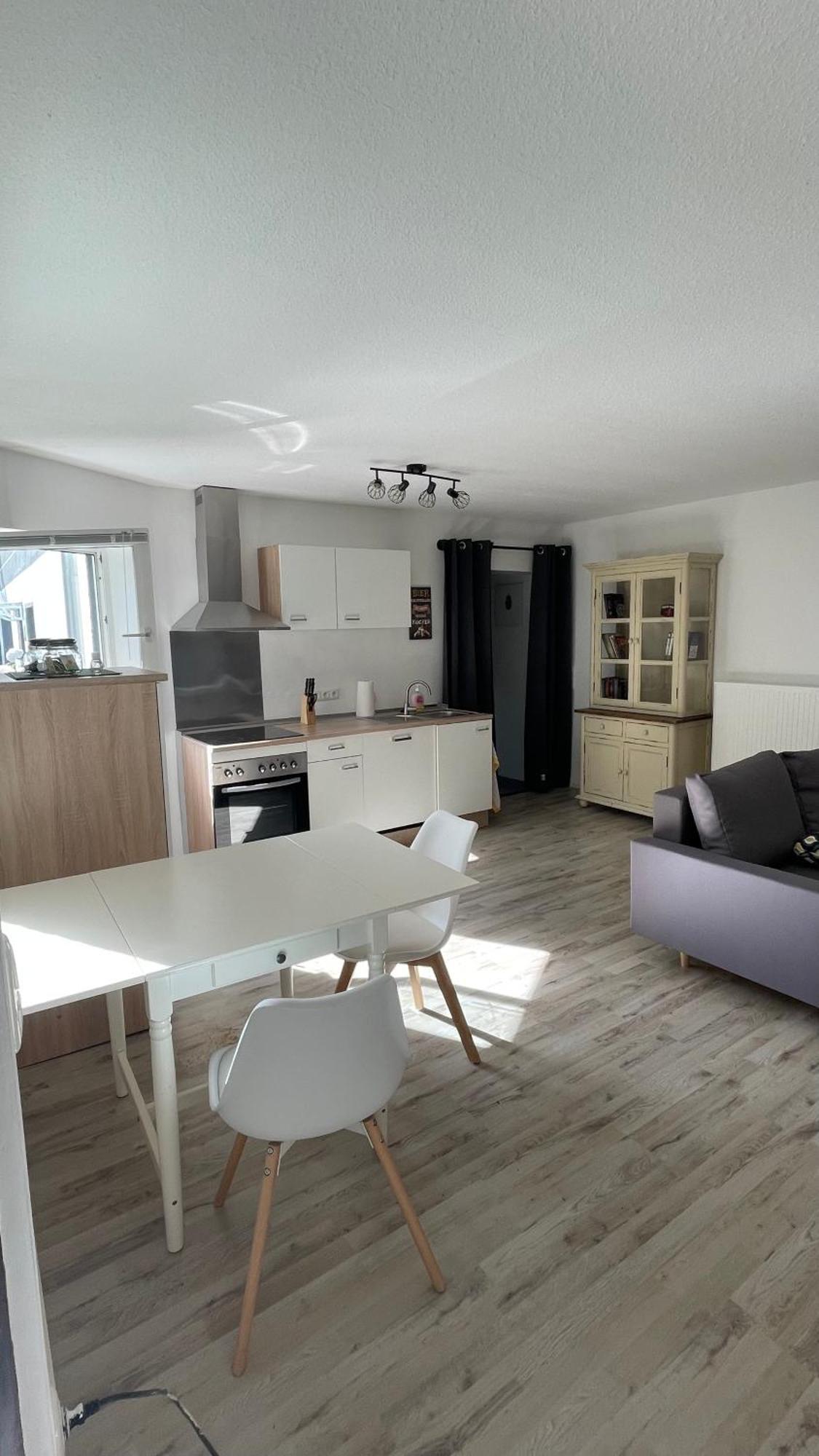 Ferienwohnung Oase im Hinterhofhaus,Terrasse, Fahrräder, Parkplatz, Ruhe, Netfilx Duisburg Exterior foto